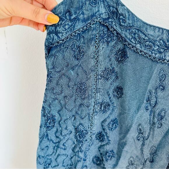 VINTAGE Cute Options Blue Denim Chambray Embroidered Ruffle Tank Top Blouse M - Picture 7 of 9